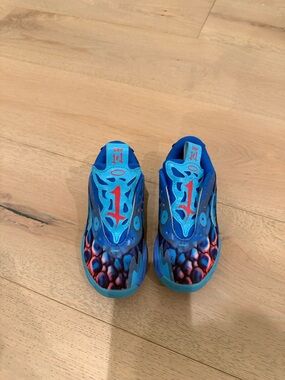 LaMelo Ball puma boys sneakers size 12 MB.04 LO’s